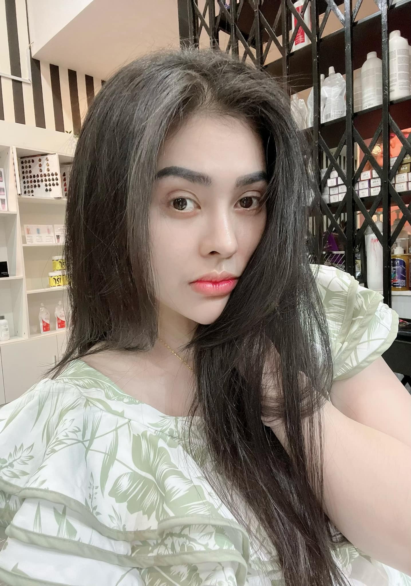 អ្នកនាង ទ្រីញ ផល្លា