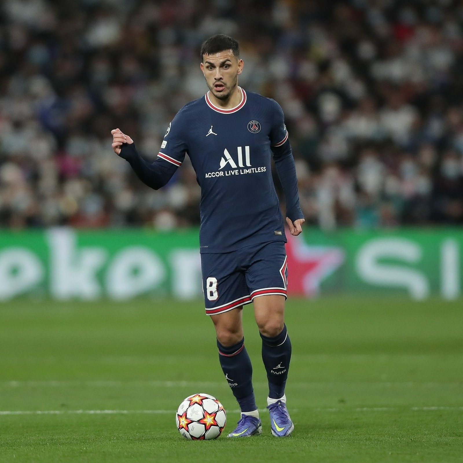 ខ្សែបម្រើ&nbsp;Leandro Paredes