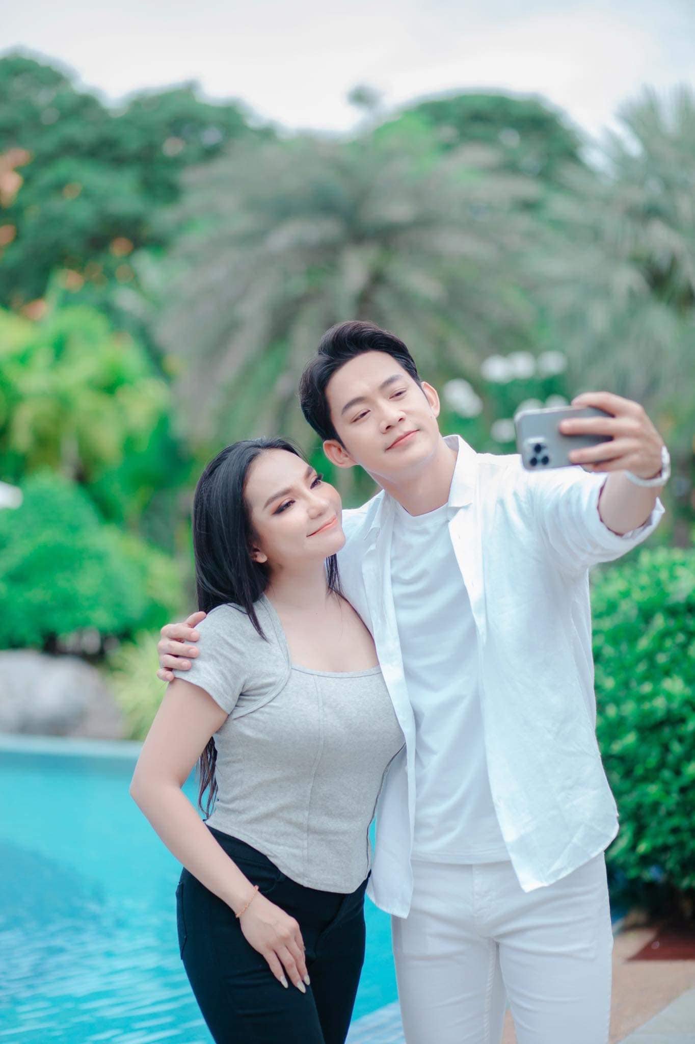 លោក សេង មង្គល និងអ្នកនាង ទ្រី ដាណា