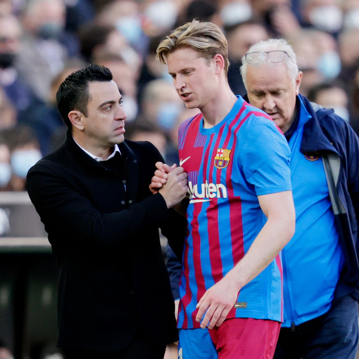 លោក Xavi Hernandez និង ខ្សែបម្រើ&nbsp;Frenkie De Jong