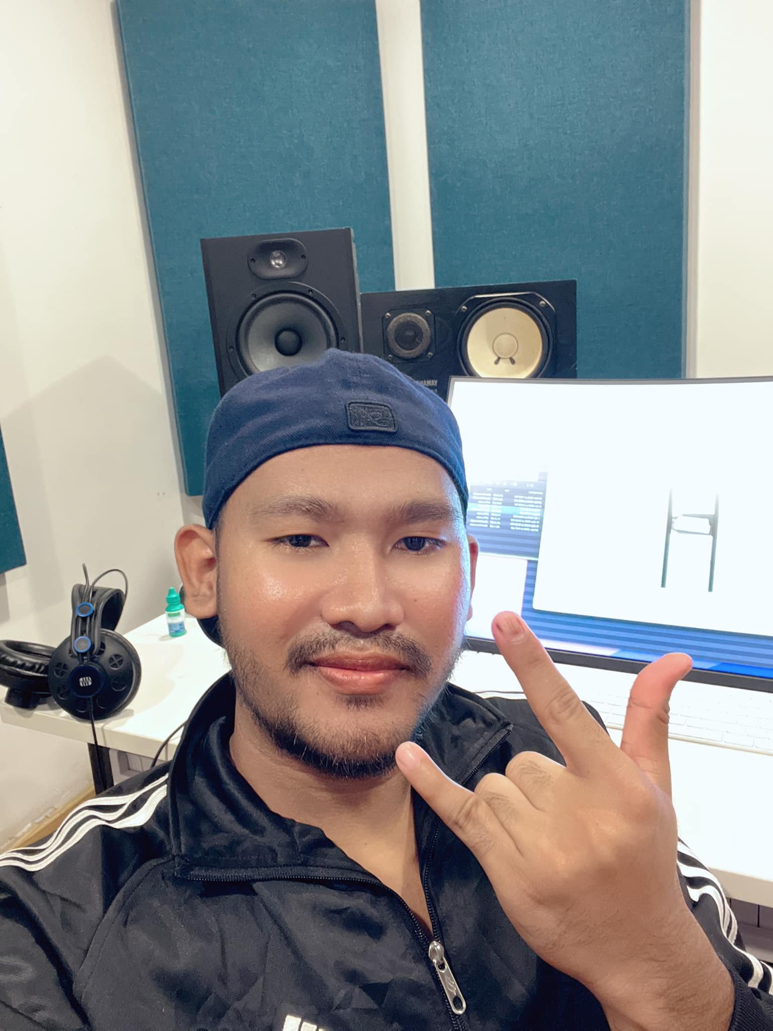 លោក Emo Composer