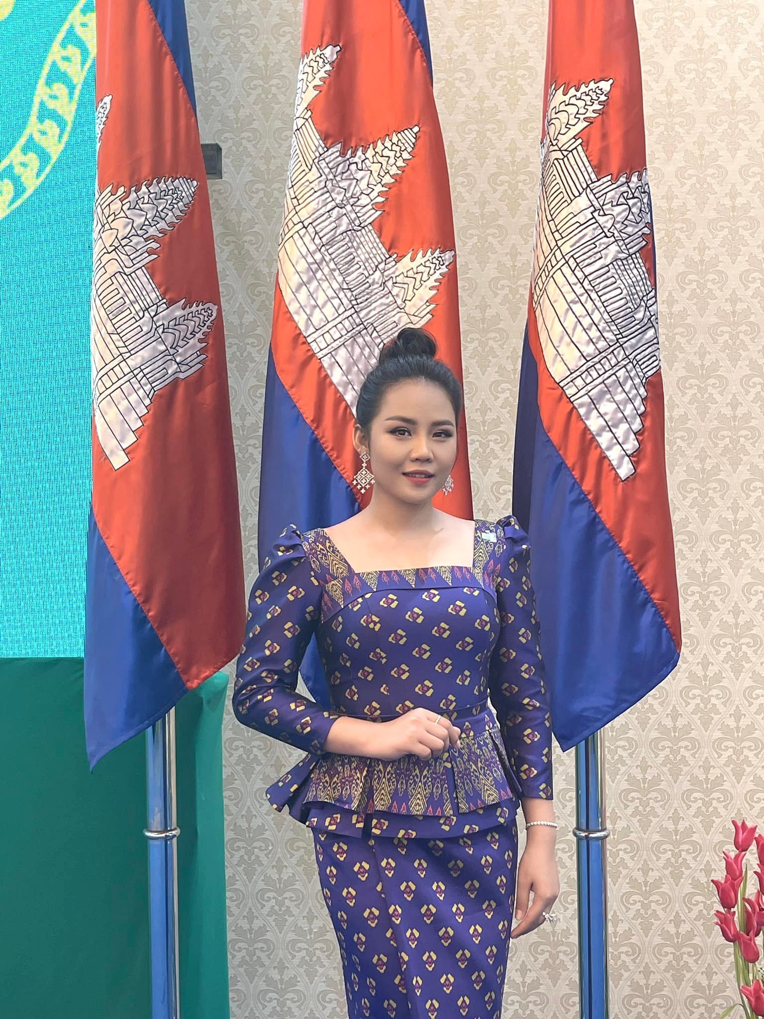 តារាចម្រៀង ឈិន ម៉ានិច្ច