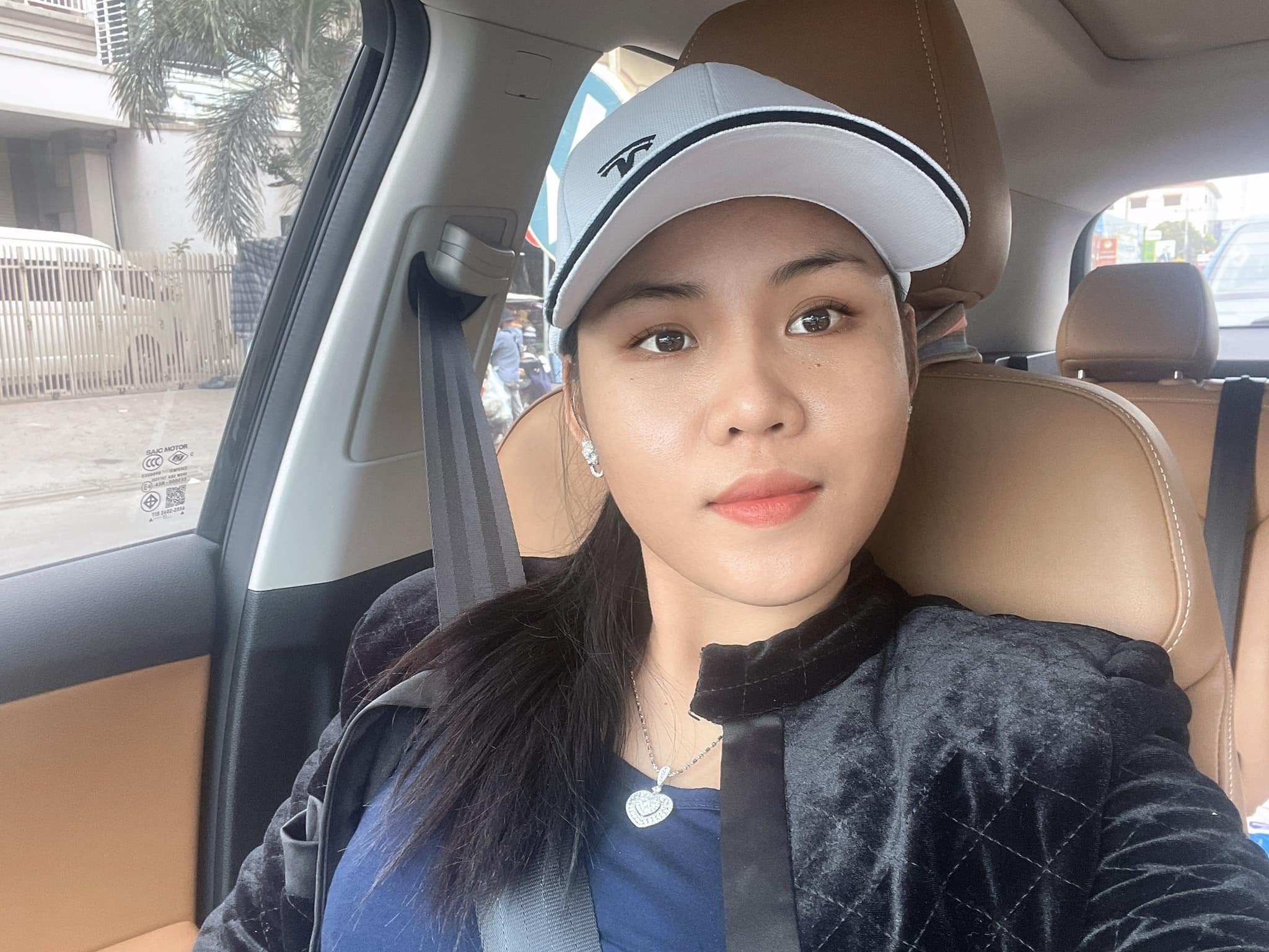 តារាចម្រៀង ឈិន ម៉ានិច្ច