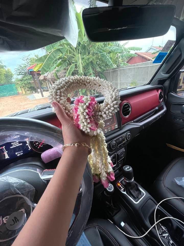 តារាចម្រៀង ឈិន ម៉ានិច្ច
