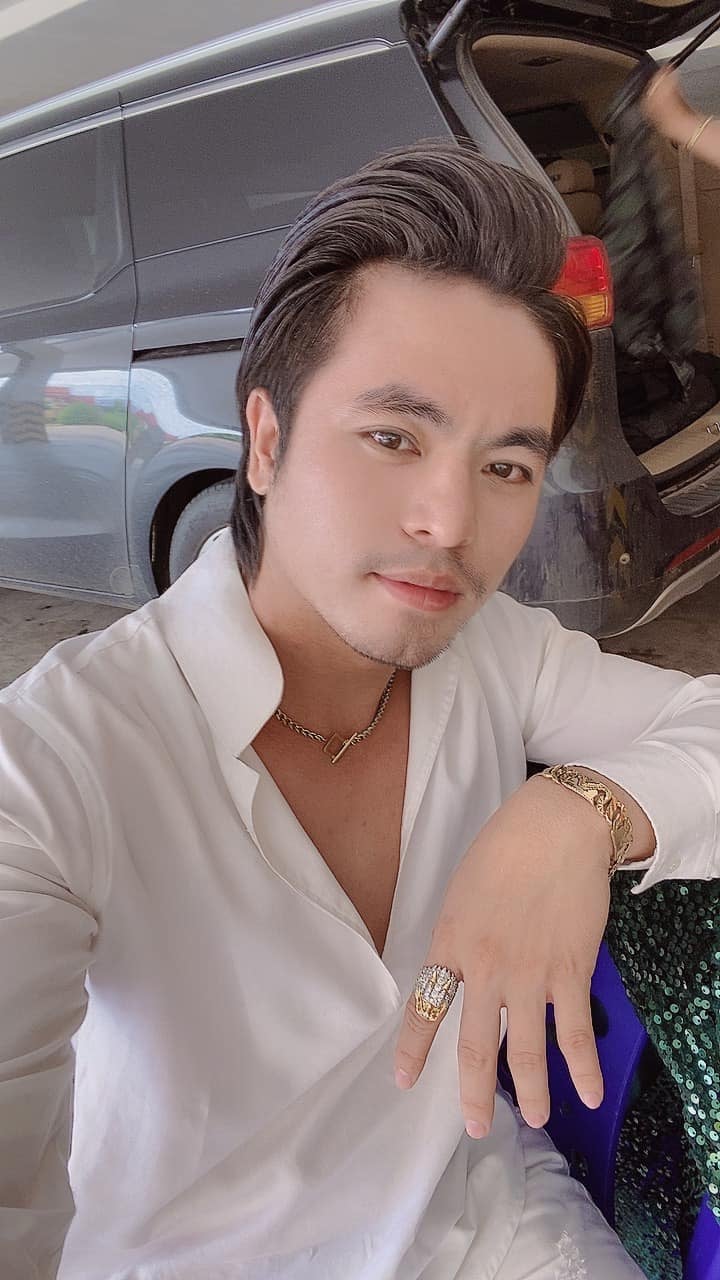 តារាចម្រៀង គ្រី ថៃពៅ