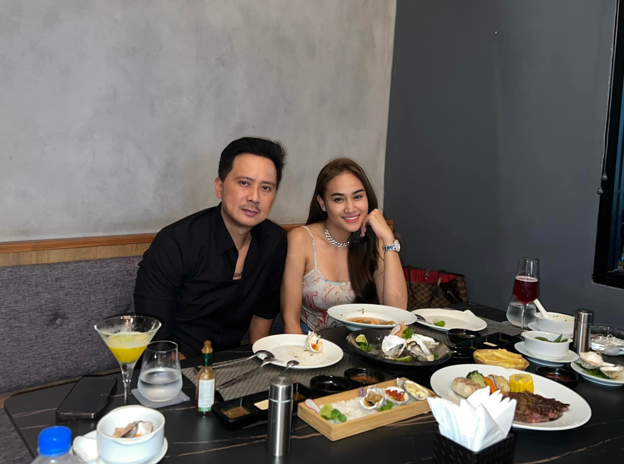 សារ៉ាយ សក្ខណា និងស្វាមី