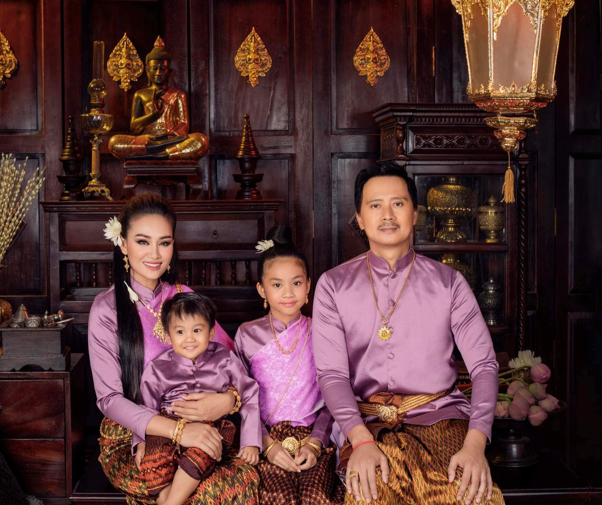 សារ៉ាយ សក្ខណា និងគ្រួសារ