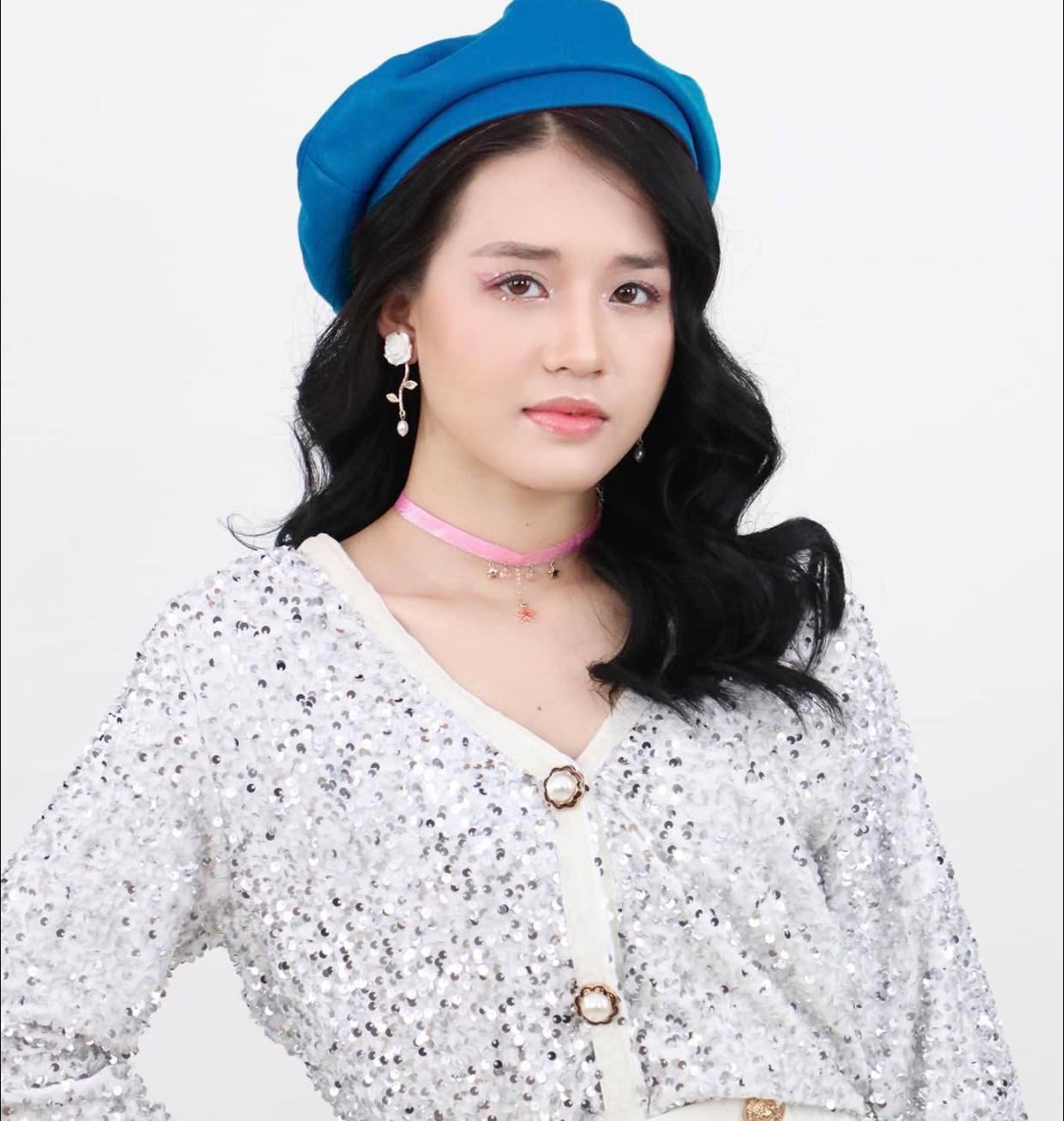 មីណា