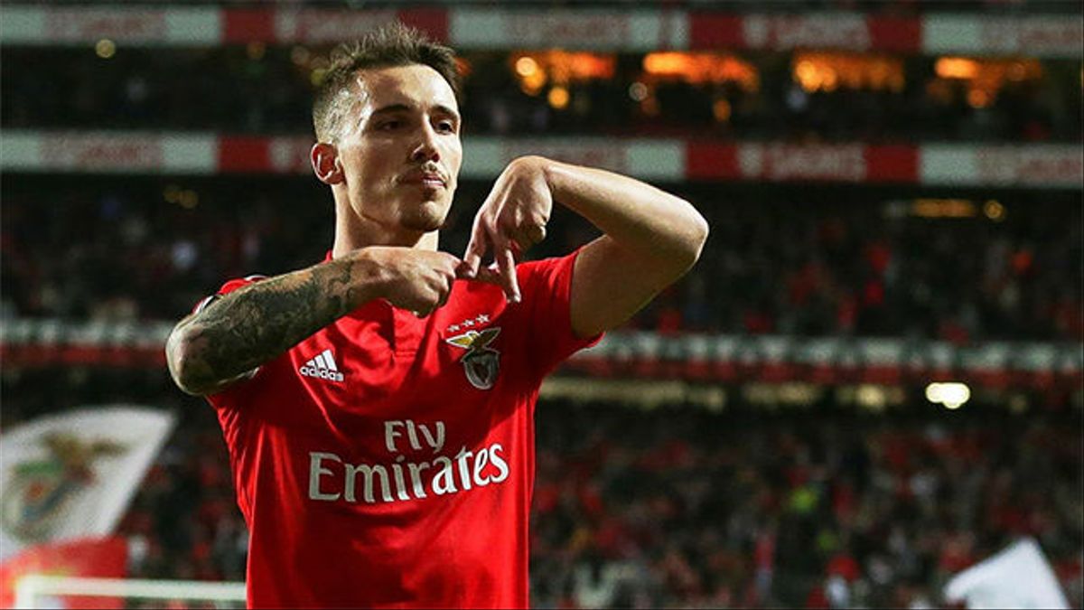 ខ្សែការពារ&nbsp;Alex Grimaldo