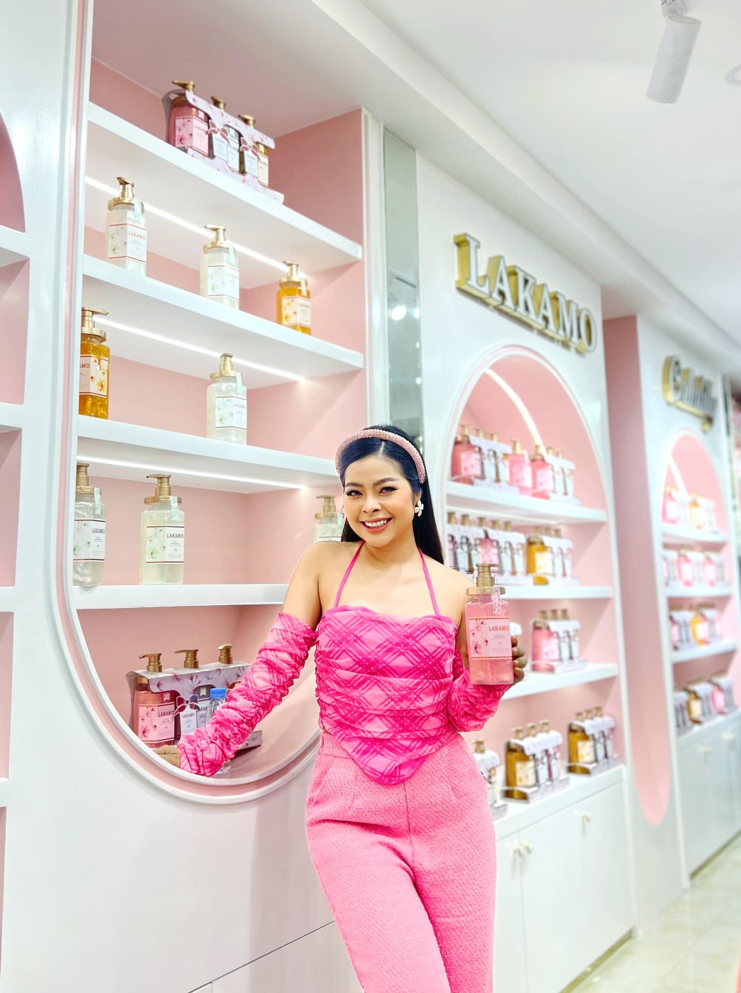 &nbsp; តារាចម្រៀង&nbsp;ចំរើន សុភ័ក្ត្រ