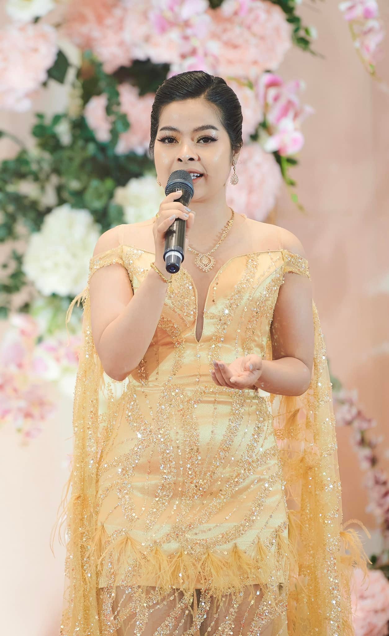 &nbsp; តារាចម្រៀង&nbsp;ចំរើន សុភ័ក្ត្រ