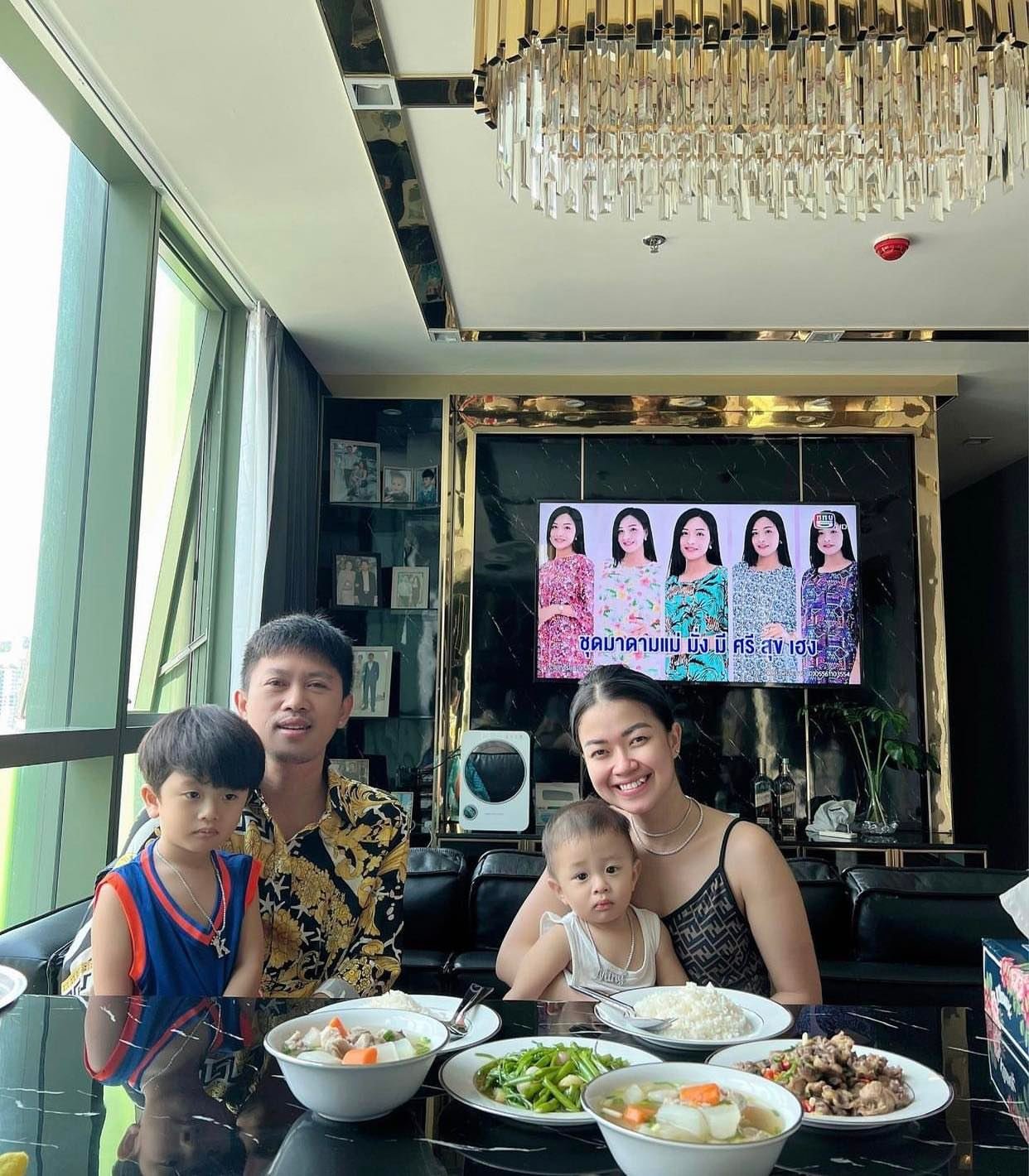 &nbsp; អតីតតារាស្រី វ៉ាន់ ម៉ូនិច និងស្វាមី