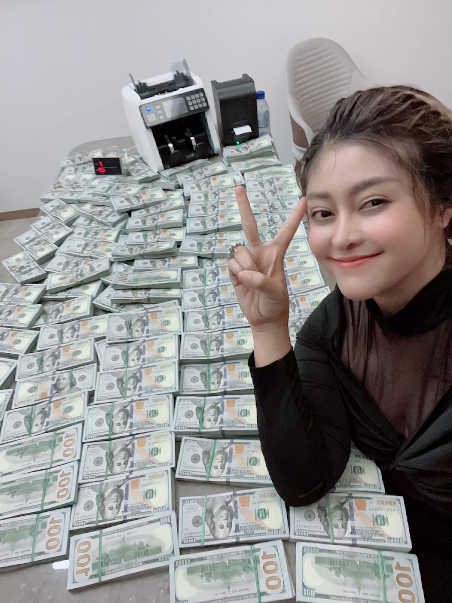 &nbsp;អតីតតារាស្រី ម៉ូលីកា&nbsp;