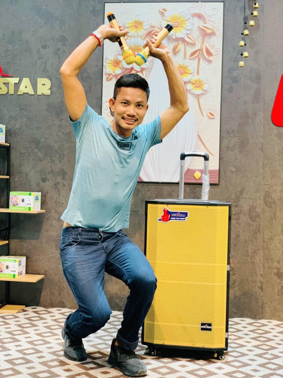 &nbsp; តារាចម្រៀង នេនទុំ