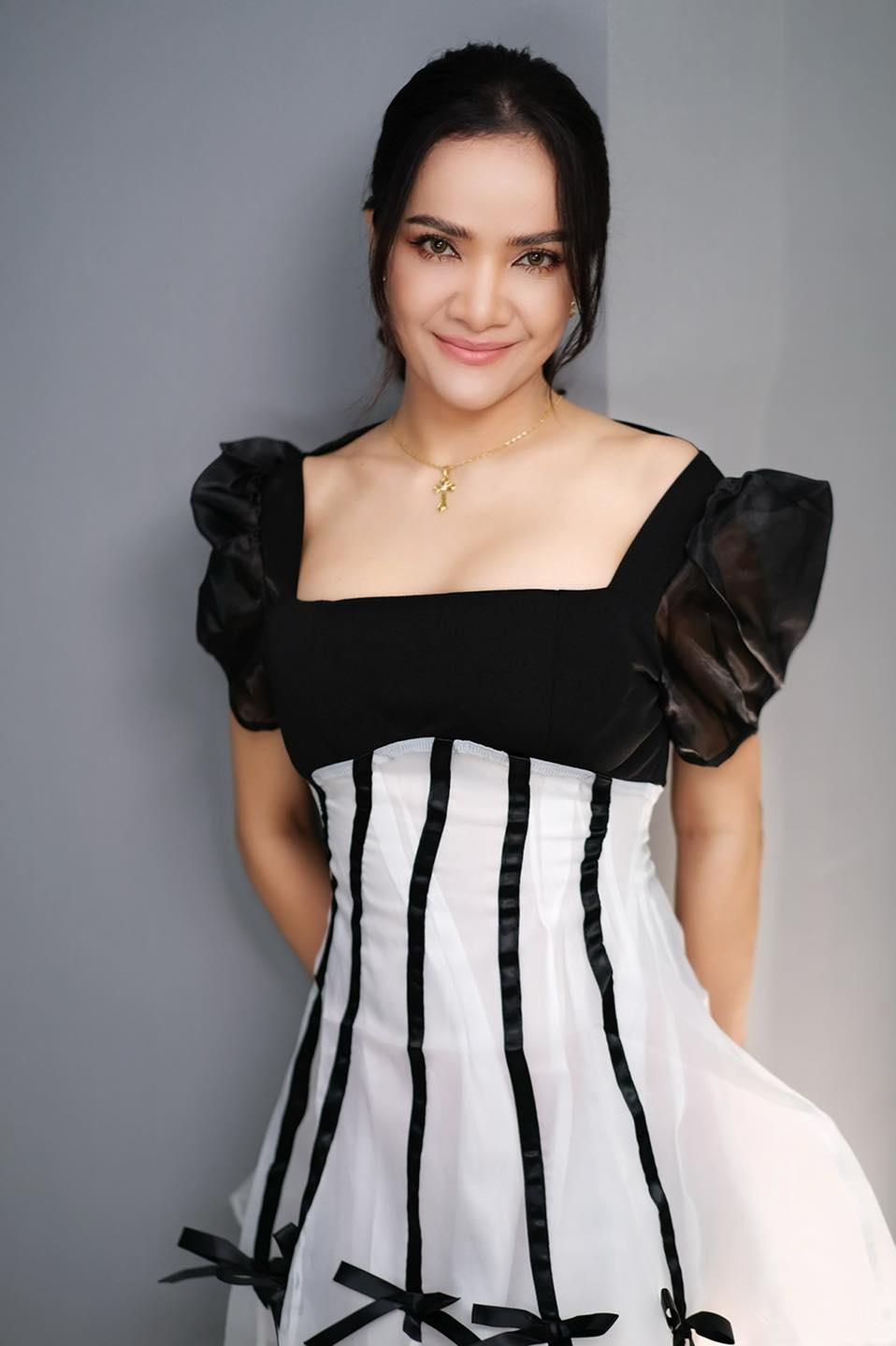 &nbsp; តារាចម្រៀង&nbsp;ពេជ្រ សោភា&nbsp;