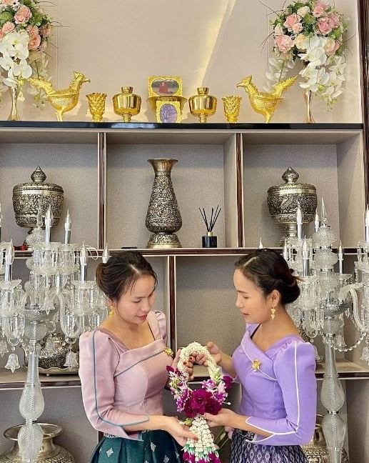 ឈិត សុវណ្ណបញ្ញា និងបងប្អូនភ្លោះ