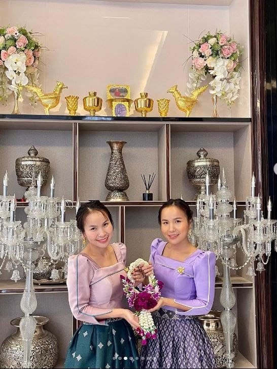 ឈិត សុវណ្ណបញ្ញា និងបងប្អូនភ្លោះ