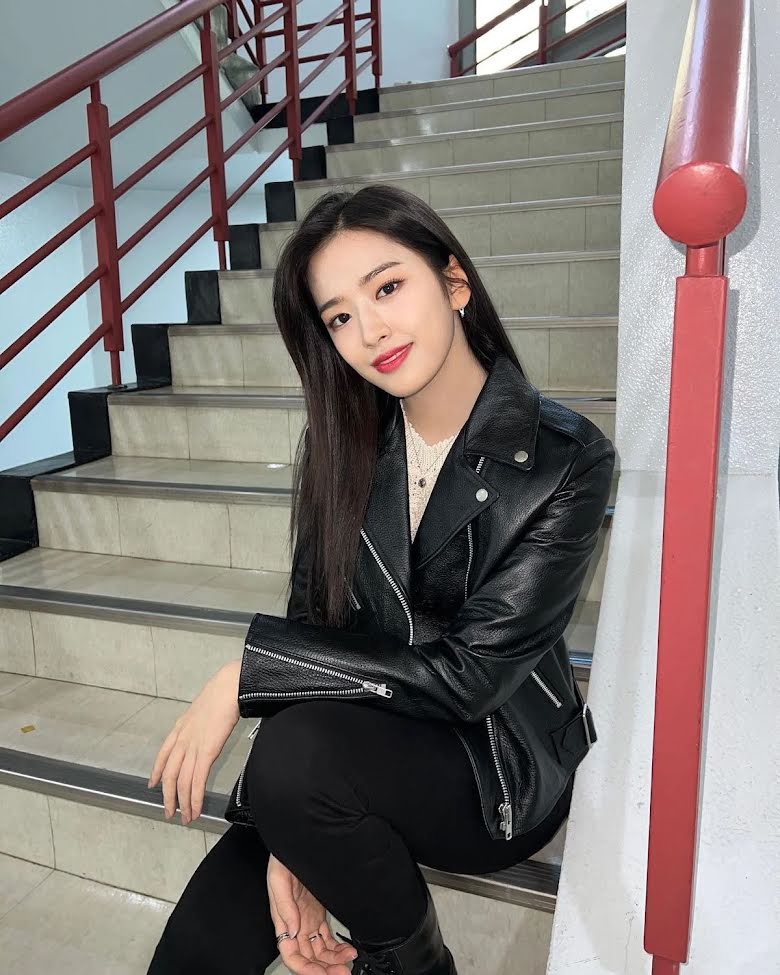 Ahn Yujin ពេលដែលនាងគ្មានសក់សេះ