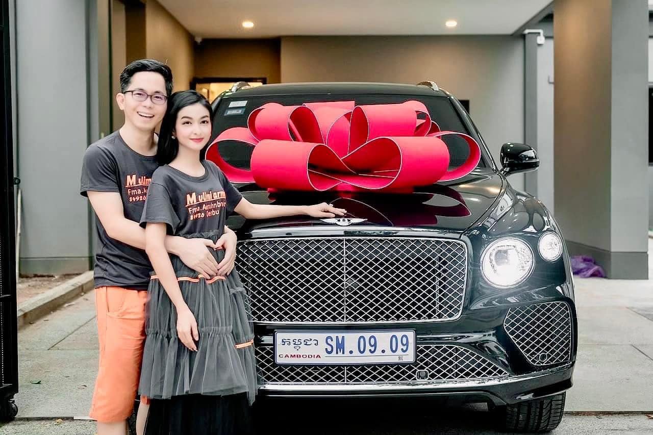 ហង្ស ម៉ារីនី និងគ្រួសារ&nbsp;