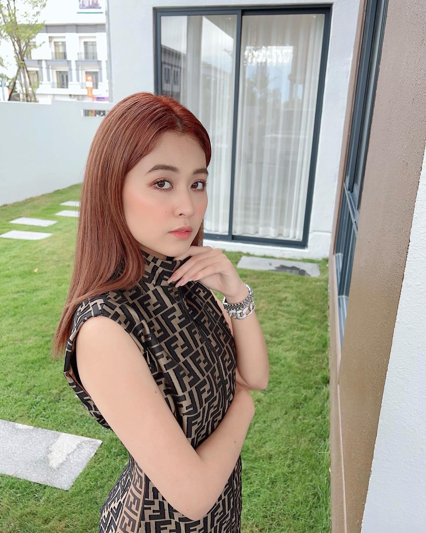 អ្នកនាង ពេជ្រ សូលីកា
