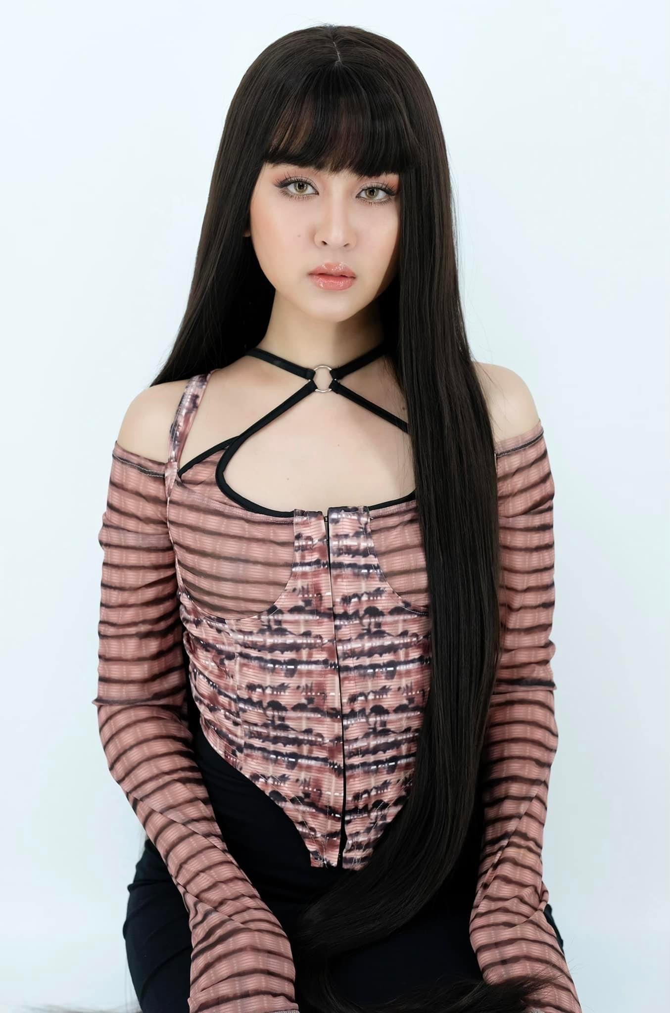 អ្នកនាង ពេជ្រ សូលីកា