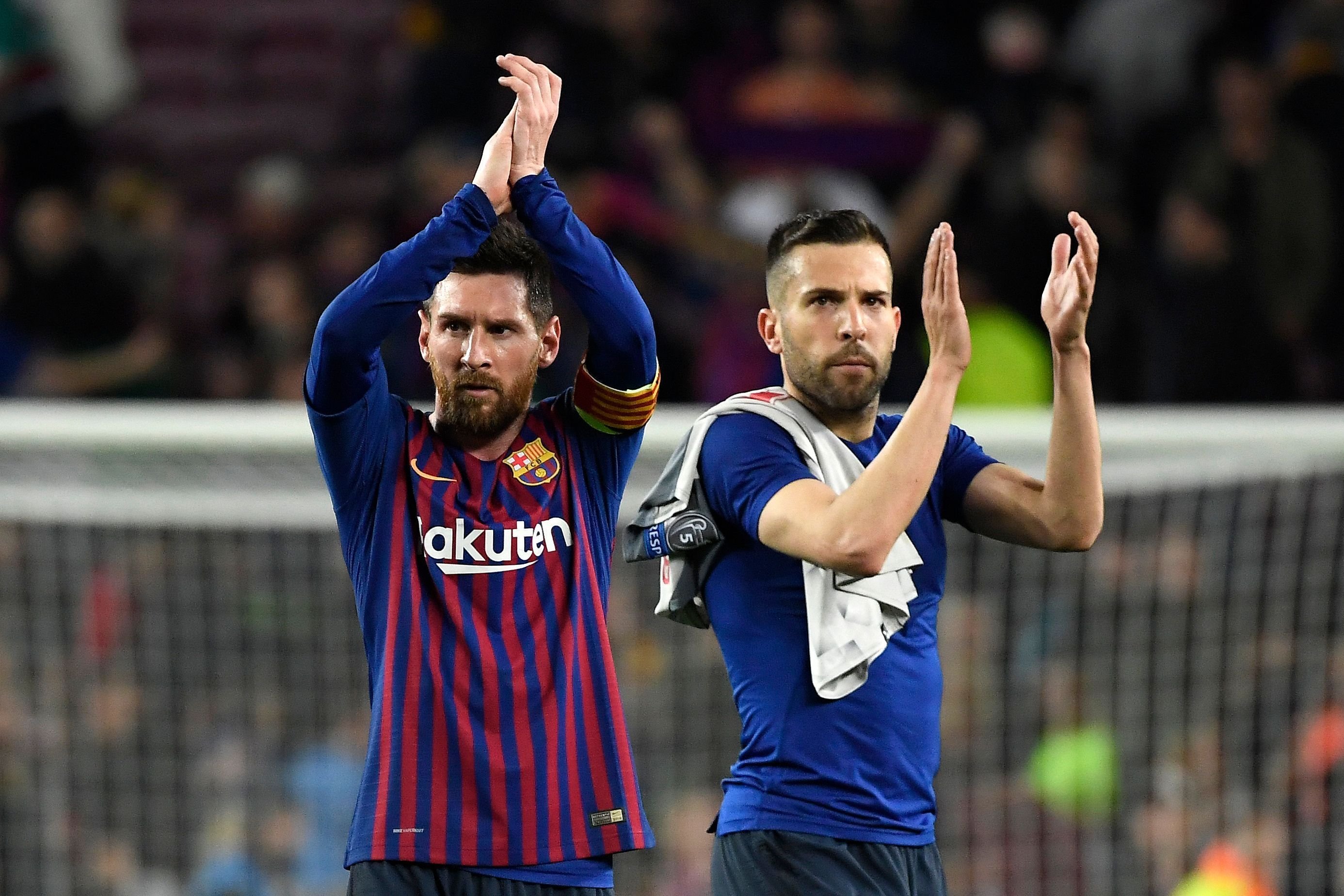 កីឡាករ Lionel Messi និង Jordi Alba
