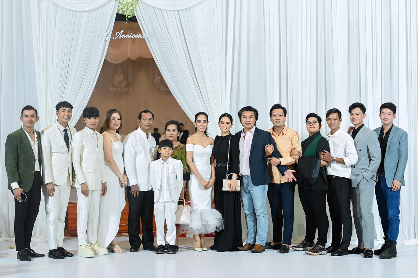 តារាចម្រៀង សុគន្ធ និសា និងស្វាមី ក្នុងពិធីគម្រប់ខួបសម្អាងការ ណុប ដាណេ