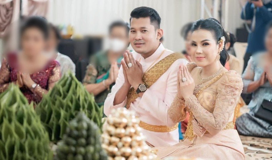 Riya និងស្វាមី