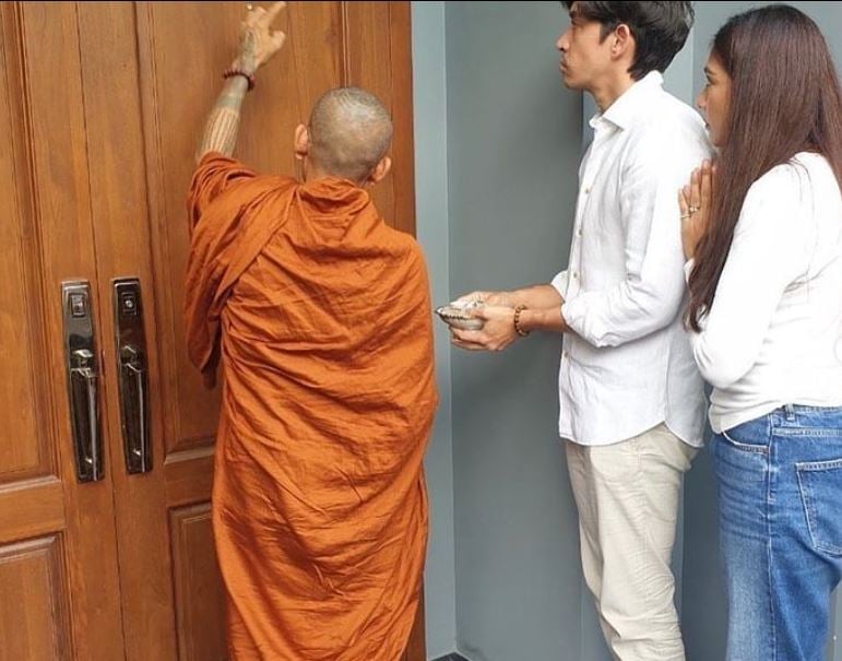 ទិដ្ឋភាព ឡើងផ្ទះរបស់ Louis និង ភរិយា