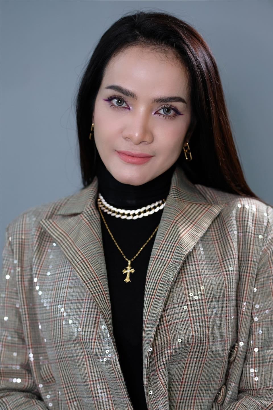 អ្នកនាង ពេជ្រ សោភា