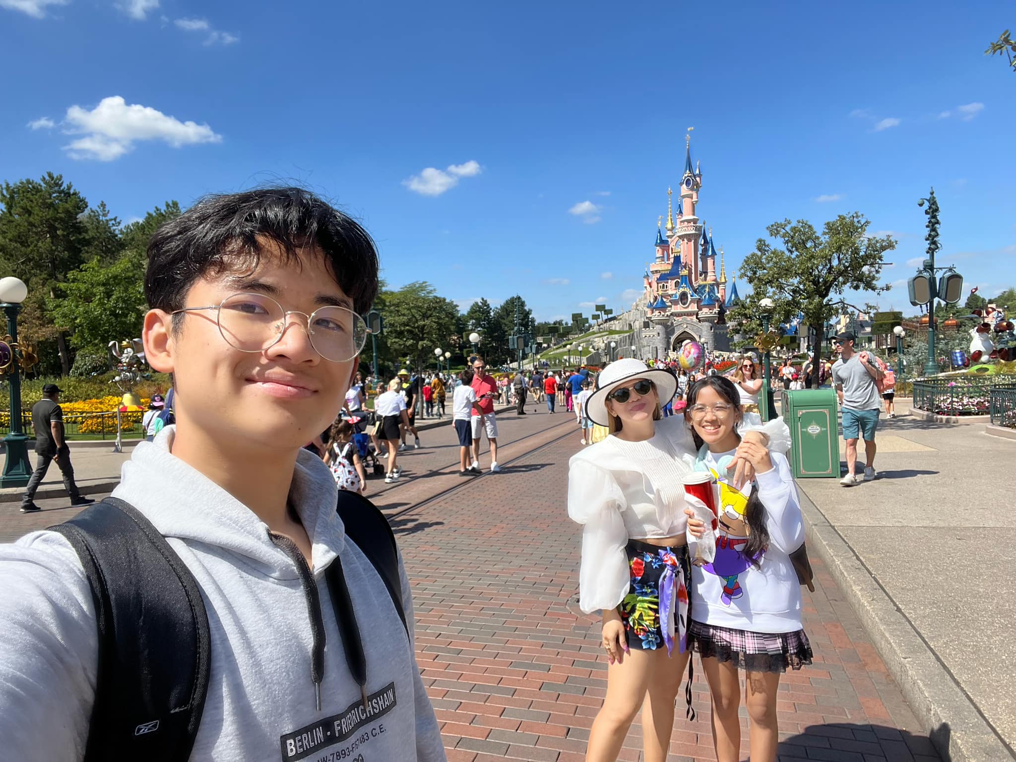 &nbsp; អ្នកនាង&nbsp;ម៉េង កែវពេជ្ជតា និងកូនៗ