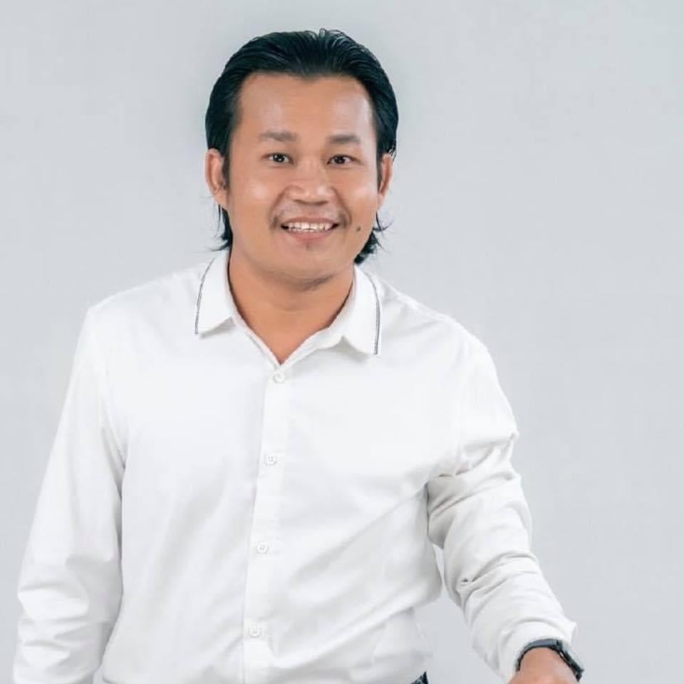 ពីកម្មករសំណង់ ពាក់មី និងគ្រឿន ប្ដូរមកជាតារាកំប្លែង អាចដឹកនាំរឿងល្បីៗទៀត - TrueID