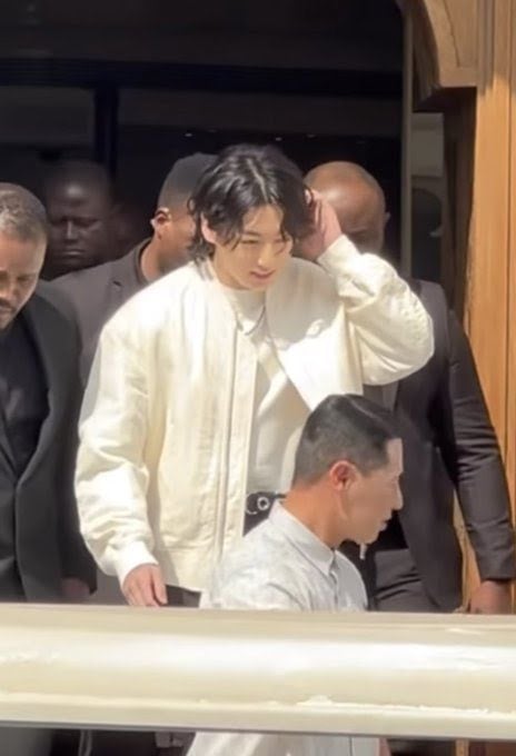 Jungkook នៅប្រទេសកាតា