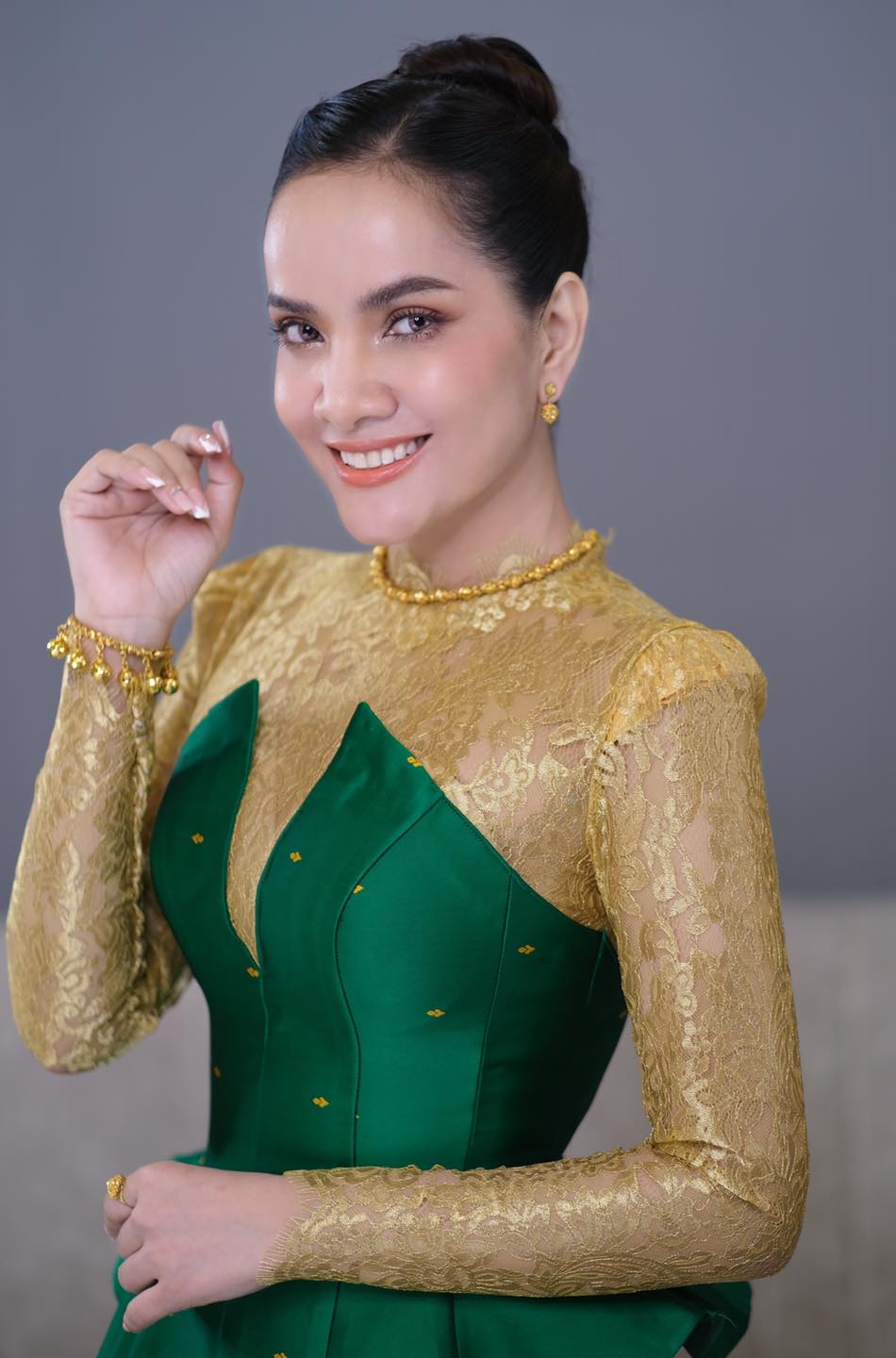 តារាចម្រៀង ពេជ្រ សោភា