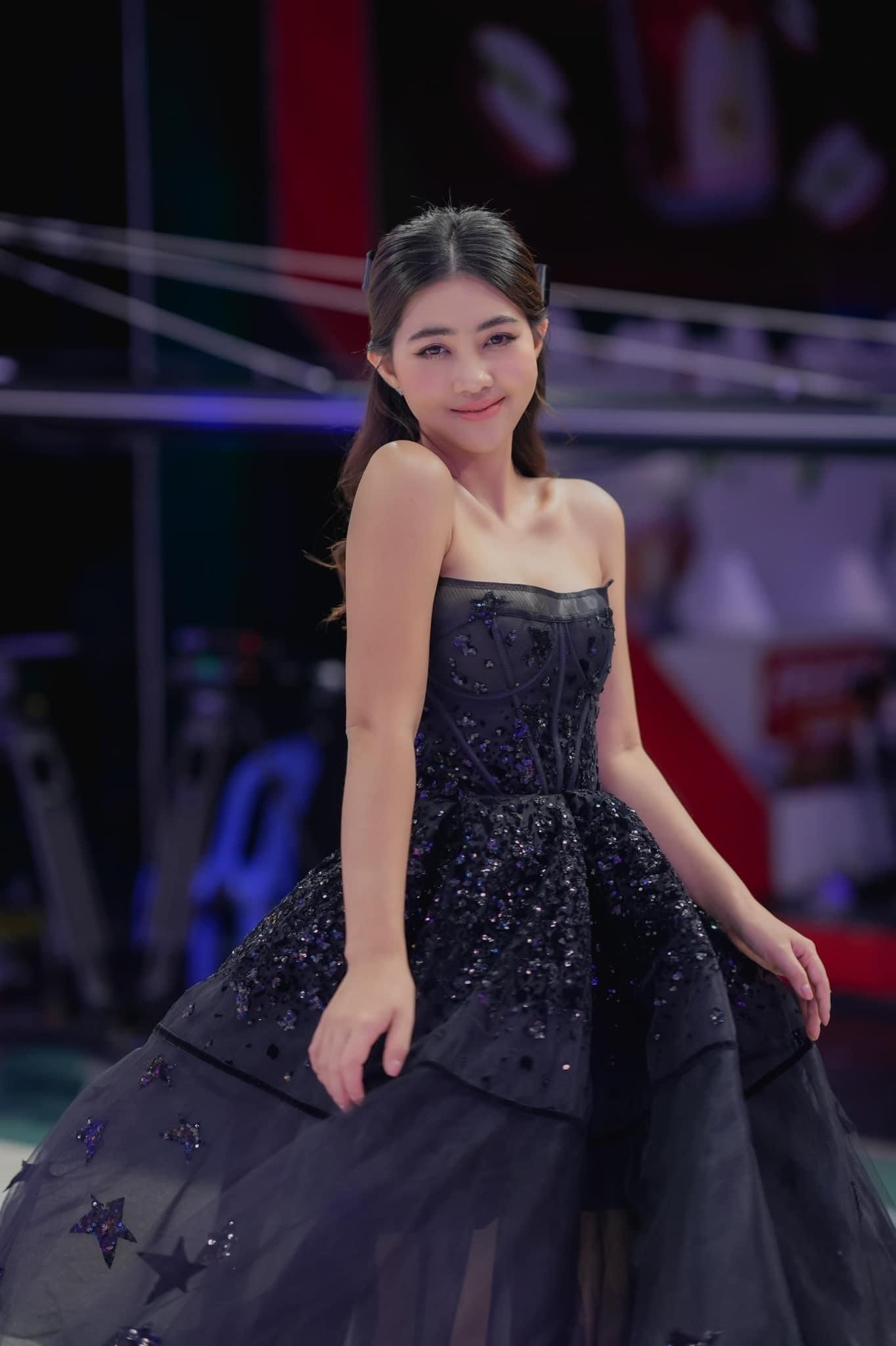 កញ្ញា ស៊ីន យូប៊ីន