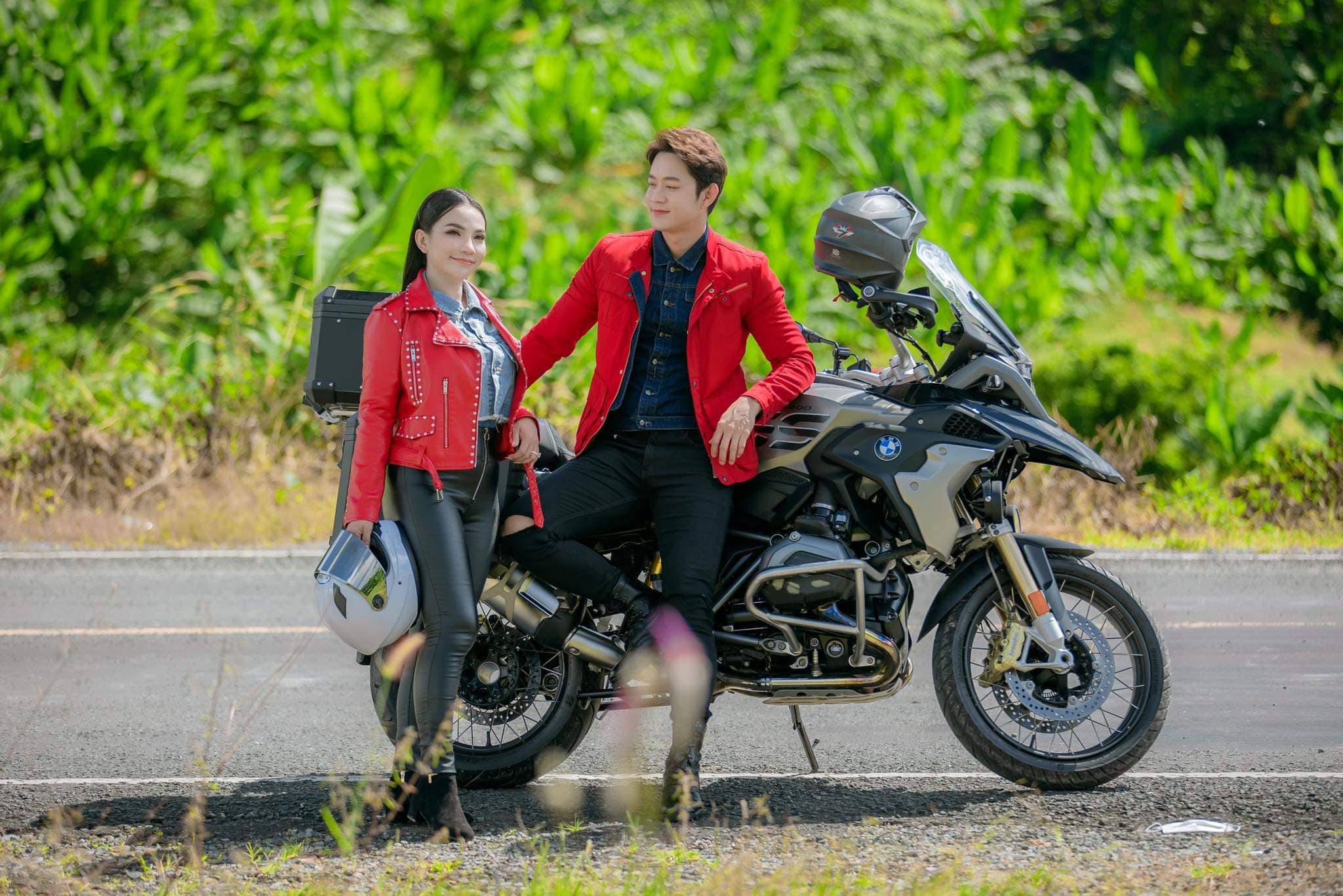 អ្នកនាង ទ្រី ដាណា និងតារាប្រុស សេង មង្គល