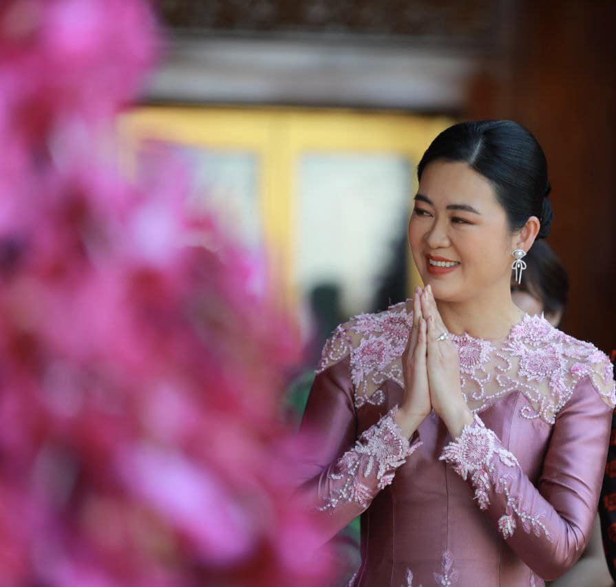 លោកជំទាវ ជា ស៉ីនា 