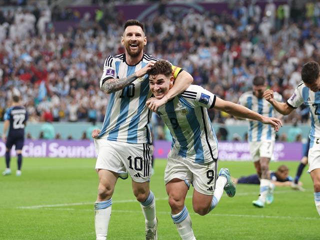 ខ្សែប្រយុទ្ធ Lionel Messi និង Julian Alvarez&nbsp;