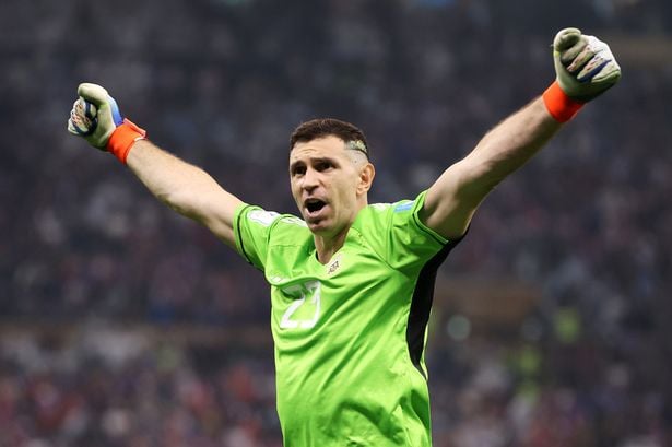 កីឡាករ Emiliano Martinez