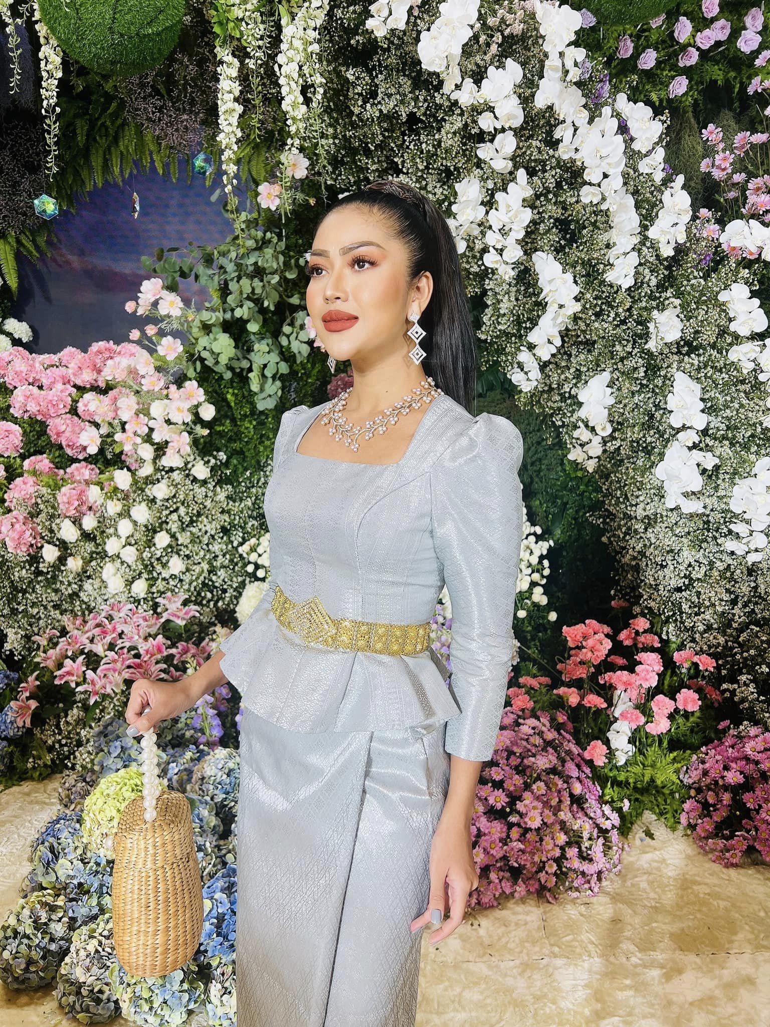 &nbsp; តារាចម្រៀង&nbsp;ទូច ស្រីល័ក្ខ