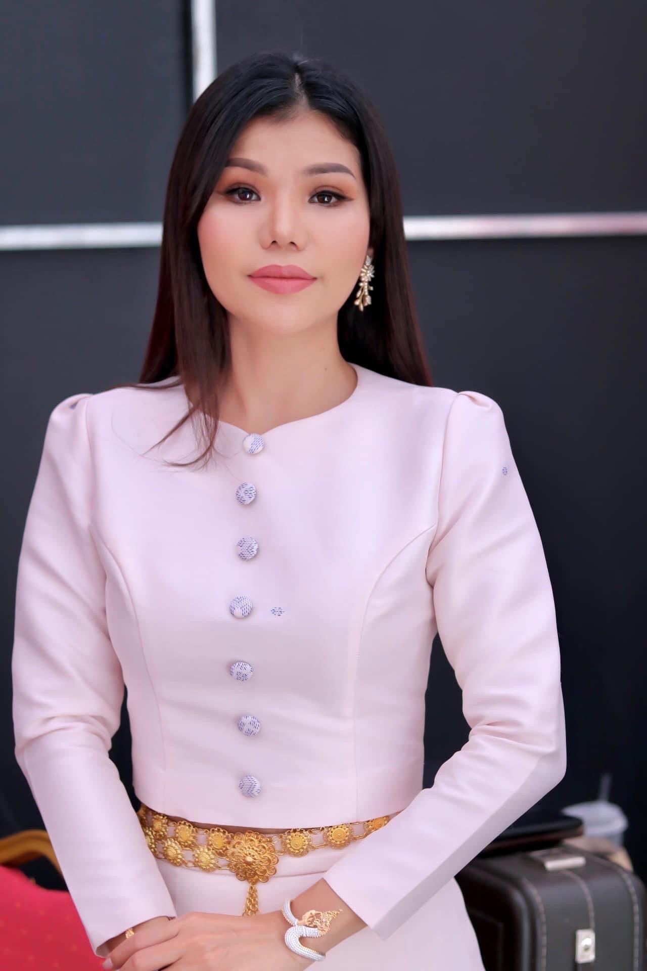 អ្នកនាង មាស សុខសោភា
