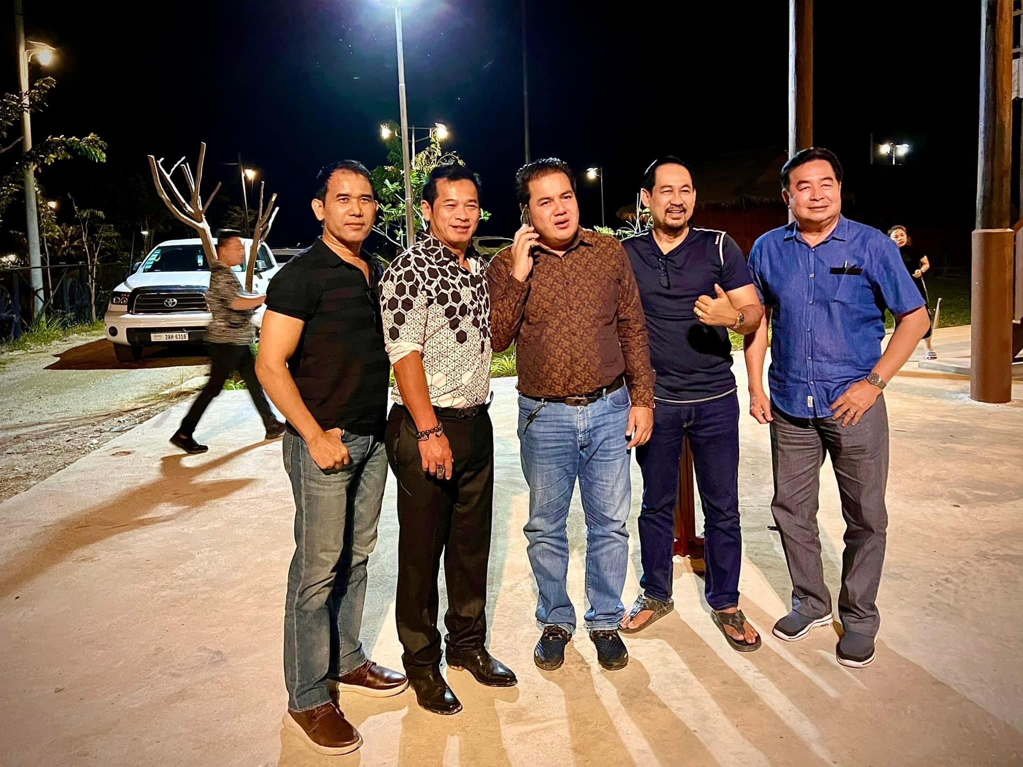 លោក សុវណ្ណ មុន្នី និងសិល្បករខ្មែរ