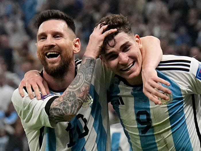 ខ្សែប្រយុទ្ធ&nbsp;Lionel Messi និង Julian Alvarez&nbsp;