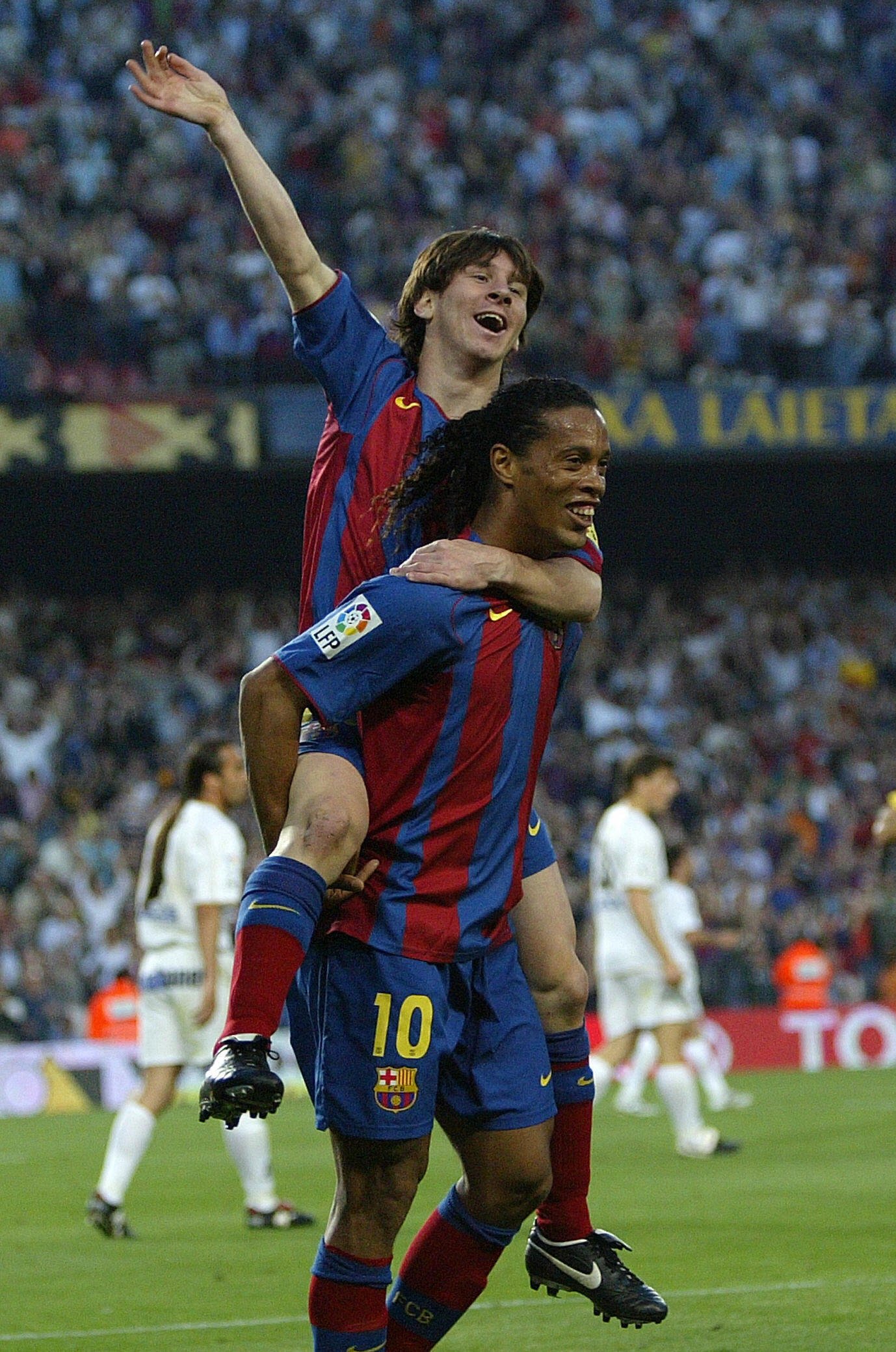 អតីតខ្សែប្រយុទ្ធ&nbsp;Ronaldinho និង Lionel Messi&nbsp;