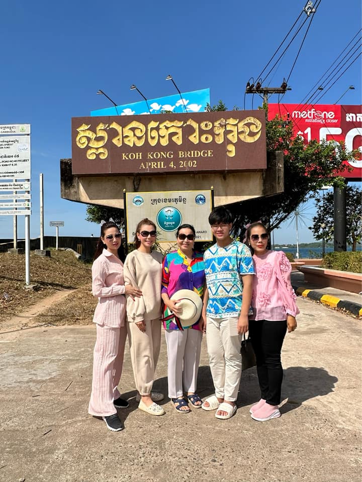 ថន លក្ខិណា និងក្រុមគ្រួសារ