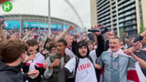 Para Fans Rayakan Kemenangan Inggris atas Jerman