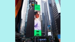 Keisya Levronka Terpampang di Times Square New York