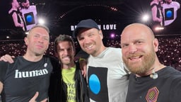 Coldplay Akan Bawa Dua Pesawat dan 25 Ribu Kontainer ke Jakarta