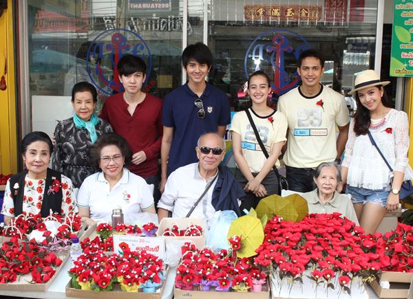 นักแสดงช่อง 3 ร่วมแรงร่วมใจขายดอกป๊อปปี้ สมทบกองทุนช่วยเหลือครอบครัวทหารผ่านศึก