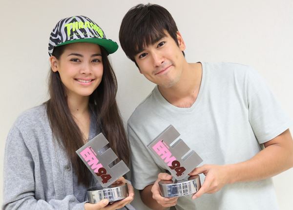 ณเดชน์ - ญาญ่า ควงคู่หวานรับรางวัลเพลงยอดนิยม อีเอฟเอ็ม อวอร์ด